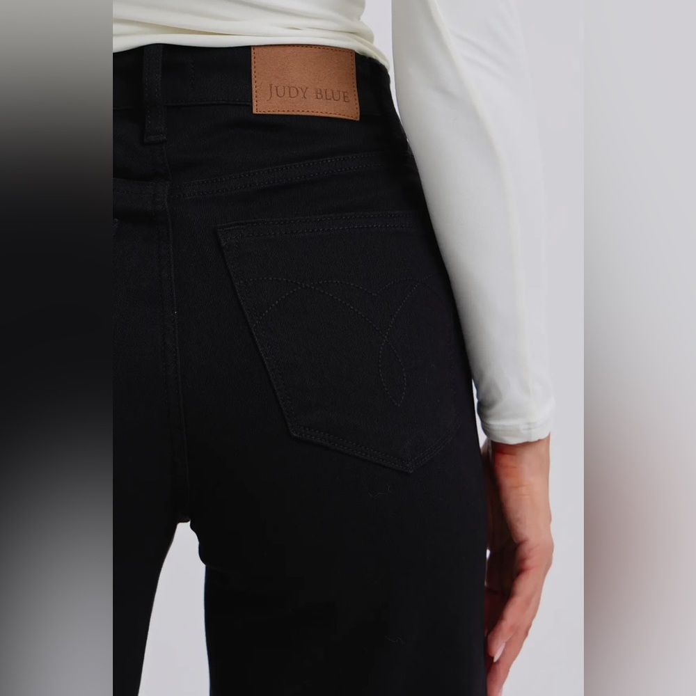 NWT Judy Blue High Waisted Retro Wide Cuffed Leg Black Jeans - Picture 2 of 7